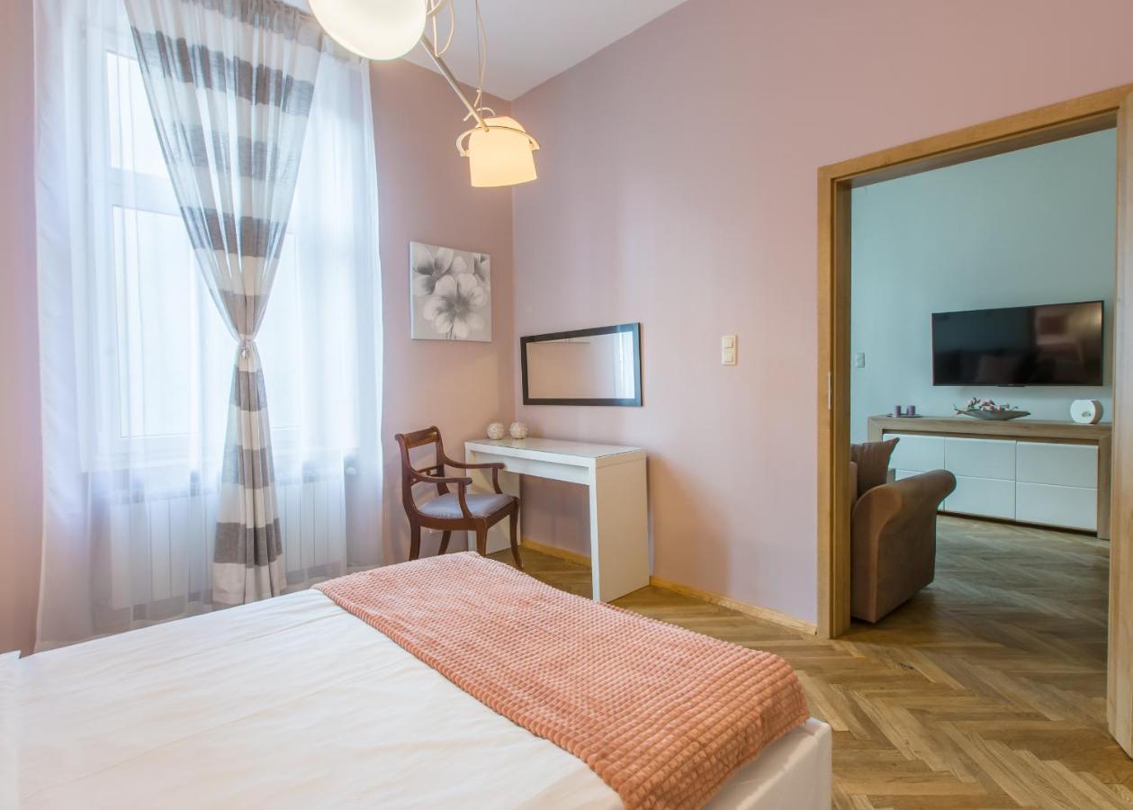 Ar Apartments Cracovia Esterno foto